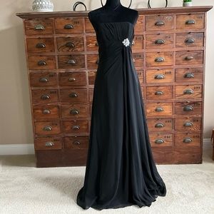 Floor length off the shoulder black Evening gown